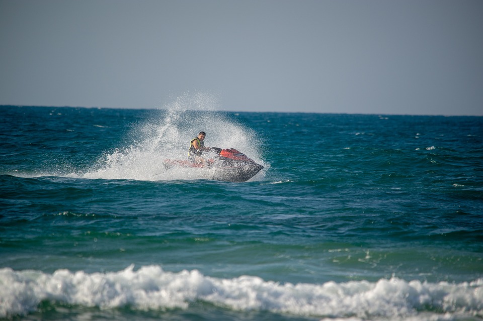 jetski-3493905_960_720